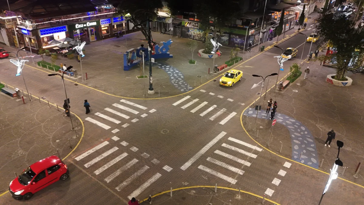 La plaza Foch se llena de teatro y música con la llegada del Sucre Viajero
