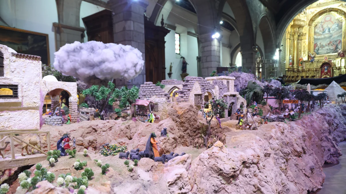 El pesebre más grande de Sudamérica, con 1.500 figuras, ya se exhibe en la Catedral de Quito